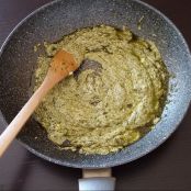 Penne con crema di pesto, ricotta e granella di nocciole - Tappa 2