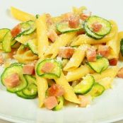 Pasta con zucchine e pancetta