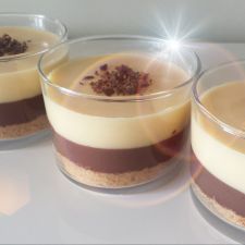 Budini multicolor con cuore di biscotto al brandy