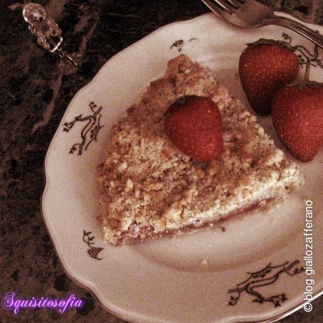 Strawberry crumble pie
