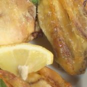 COSCE E ALETTE DI POLLO AL FORNO AL LIMONE E SALVIA
