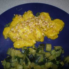 Bocconcini di pollo allo zafferano e nocciole