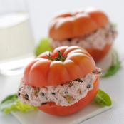 Pomodori farciti con patè di tonno e olive
