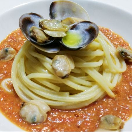 Spaghetti alle vongole con gratinato di pomodorini