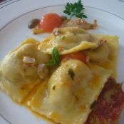 Ravioli di mare con triglie e pomodorini