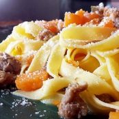 Tagliatelle zucca e salsiccia