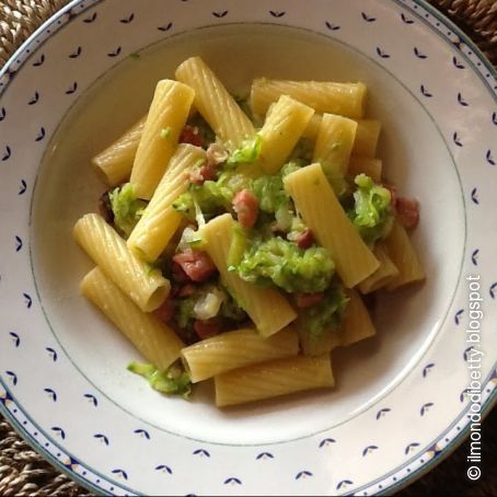 Rigatoni con zucchine e speck