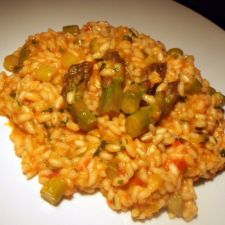 Risotto rosso con asparagi