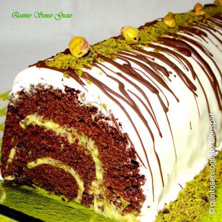 Rotolo al cioccolato amaro e pistacchio di Bronte
