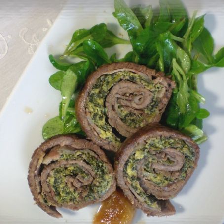 Rotolo di frittata di spinaci con mozzarella e cotto