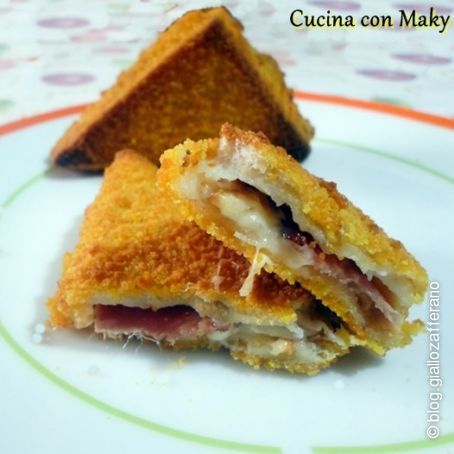 Triangoli di provola e speck