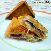 Triangoli di provola e speck