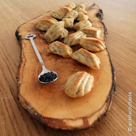 Mini madeleine salate con semi di papavero