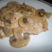 Scaloppine di maiale ai funghi.
