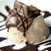 Semifreddo al torrone e salsa gianduiata