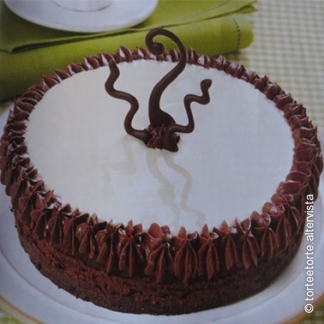 Torta alle mandorle con crema al cioccolato