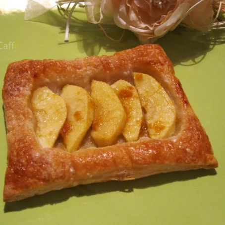 Sfogliatelle di mele con glassa di albicocche