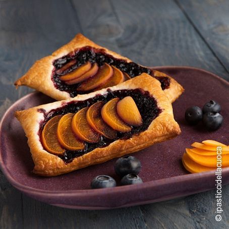 Sfoglie ai mirtilli e albicocche