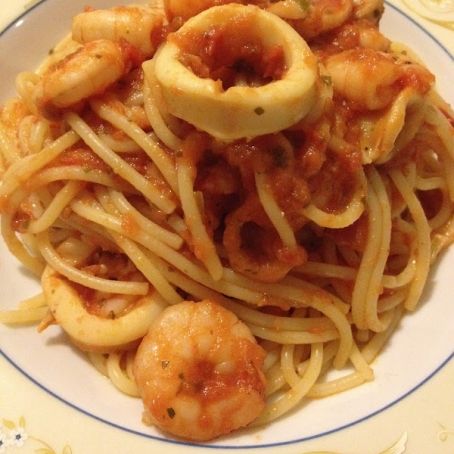 Spaghetti con seppie e gamberi al profumo di arancia