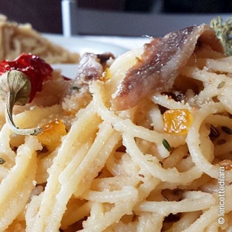 Spaghetti con alici e mollica di pane