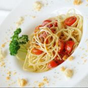 Spaghetti con mollica e bottarga di lavarello