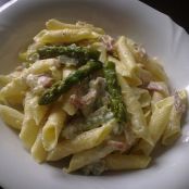 Pasta con speck e asparagi.