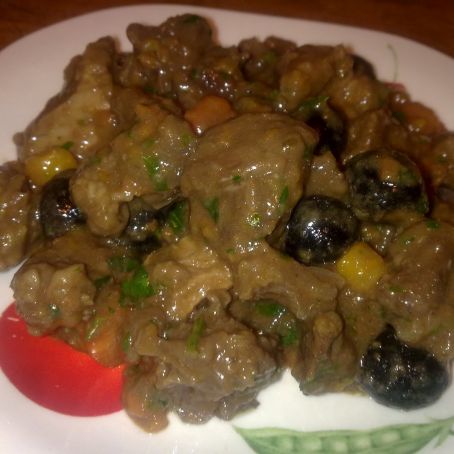 Spezzatino
con carote e olive nere