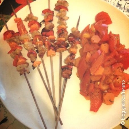 Spiedini pollo carote e peperoni