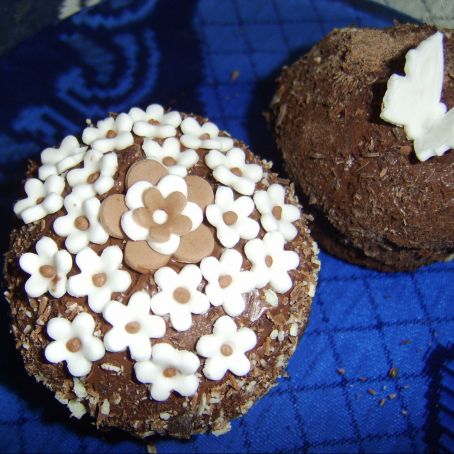 Muffin al cioccolato con cuore di Nutella e nocciole