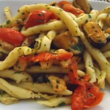Strozzapreti con le cozze e i gamberetti