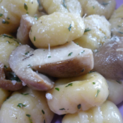 Gnocchi d'autunno ai funghi porcini e nocciole