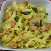Fettuccine gamberetti, zucchine e zafferano