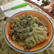 Tagliatelle panna, porcini, salsiccia e melanzane