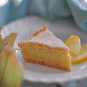 Torta ripiena di crema al limone