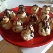 torri di bon bon al cocco con crema di burro al limone.