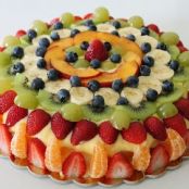 Torta alla frutta con base di pan di Spagna