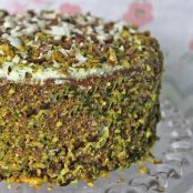 TORTA MARGHERITA CON CREMA CHANTILLY, GOCCE DI CIOCCOLATO E PISTACCHI