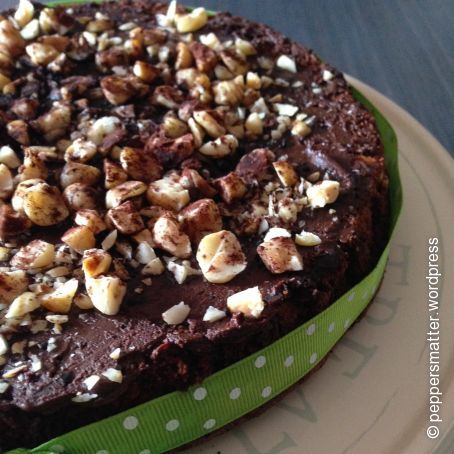 Torta brownie alle nocciole e rum