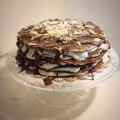 Torta di crepes al cacao con crema diplomatica, senza glutine