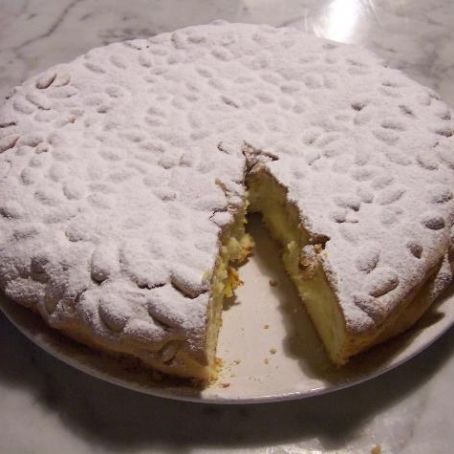Torta della nonna con crema pasticcera