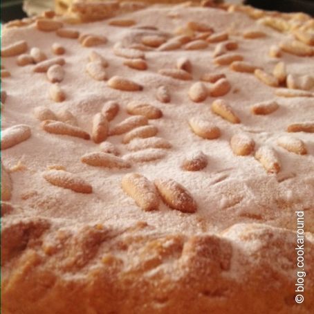 Torta della nonna con frolla e crema