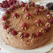 Torta di compleanno cioccolato e lamponi