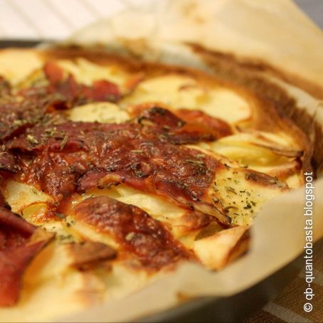 Torta rustica con patate e speck