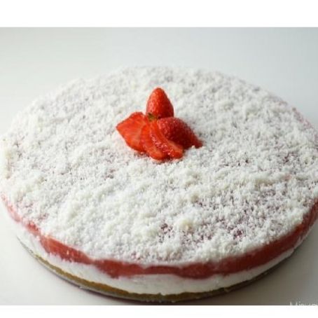 Torta fredda al cocco e fragole