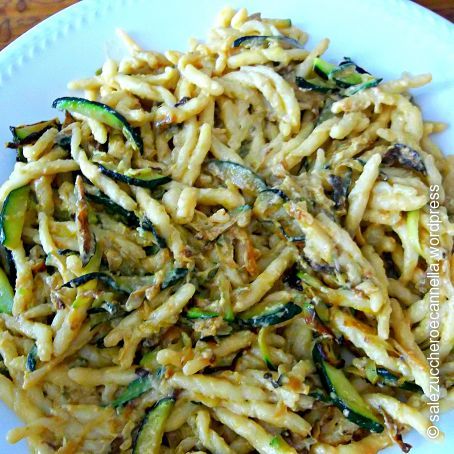 Trofie con zucchine e formaggio al salmone