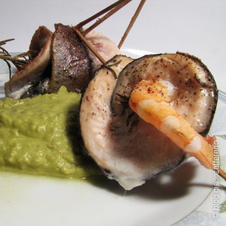 Involtini di trota con salsa ai piselli