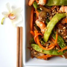 Wok di verdure croccanti e gamberi