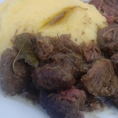 Bocconcini di cinghiale con polenta