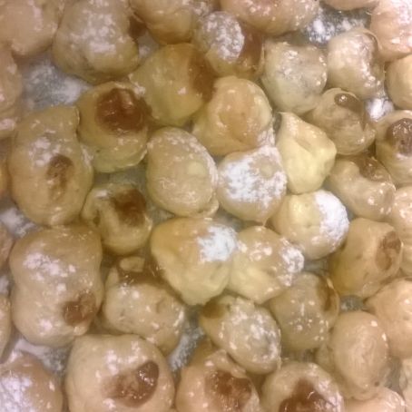 Bignè al cioccolato e crema pasticcera