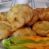 Zeppole napoletane senza glutine con i fiori di zucchina